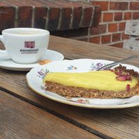 Zitronentarte und Barmbeker Rotklinker at LüttLiv in Hamburg