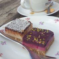 Raw vegan cakes at LüttLiv in Hamburg