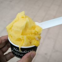 Sorbete de mandarina 🍊 at Heladería La Veneciana in Barakaldo