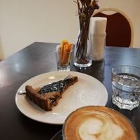 Crostata frutti di bosco e cappuccino at VERA in Palermo