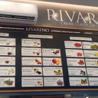 Many vegan flavours including pistachio, Baci (chocolate & hazelnut) and various fruity ones at Rivareno Catedral in Mallorca