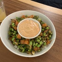 The Vegan Original with vegan Sriracha Mayo, medium size    at Poké Perfect in Leiden
