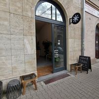 Lahodná veganská zmrzlina různých chutí a zatím jsme si vychutnali matchu, makovou, kakaovou a vanilkovou. Všechny zmrzliny byly vynikající, takže vřele doporučujeme v at Imaginarni Zmrzlina in Prague