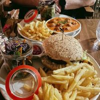 Bacon NoCheese burger - balletjes in tomatensaus  at Oh!MA in Bruges