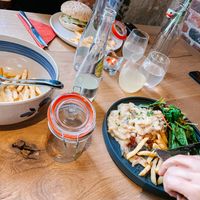 Vol-au-vegan en vanachter de burger at Oh!MA in Bruges
