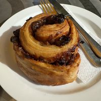 Danesa rellena de crema vegana y arándanos   at La Pastelería Llisó in Valencia