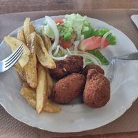 I already ate two croquetas, some fries and salad at Saspi in O Porrino