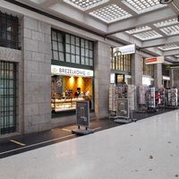 Exterior (inside station) at Brezelkönig - Bahnhof Enge in Zurich