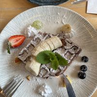 Chocolate banana waffle (9,2€ in 2024)  at 15 süße Minuten Café - Bistro in Vienna