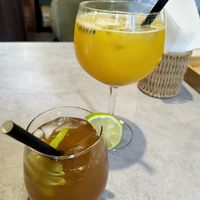 Cocktails mit Passionsfrucht und Rum at Aguacate Latin Food in Vienna