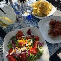 Chips di patate; insalata mista; bruschetta   at Mediterraneo in Positano
