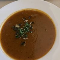 Krémová polévka z čerstvých rajčat
 s praženými slunečnicovými a dýňovými semínky #Veganuary at Dwór Liczyrzepy in Karpacz