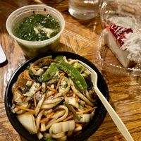 Yummmmm! Vegetable stir fry noodles, wonton soup, and CHEESECAKE!!!! I couldn’t believe how delicious this all was.  #Veganuary at Sunflower Vegetarian Restaurant in Vienna