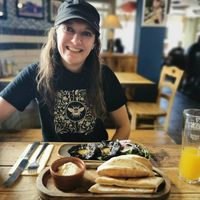 Vegan houmous and pitta, and garlic mushrooms at William the Conqueror in Rye Harbour