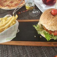 Vegan burger and chips at Borracheiros in Funchal
