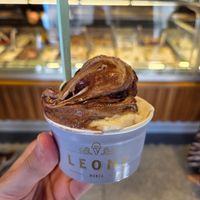 Banana con cioccolato fondente and mandorla di Sicilia at Leoni Gelateria in Monza