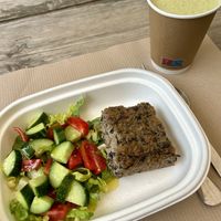 Pilzquiche mit Salat und einem Iced Matcha Latte  at City Bliss in Athens