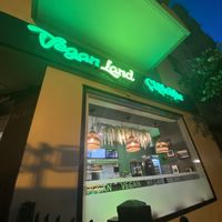 Laden von außen  at Veganland in Frankfurt