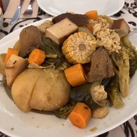 Für zwei Personen. Tofu und Seitan sind nicht genießbar.  at Caldeiras & Vulcoes in Sao Miguel