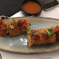 Crispy tamago kimchi uramakis at brEAThe Restaurant | Sushi végétal à Paris in Paris