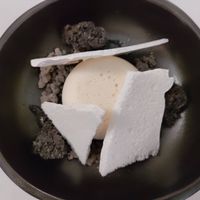 Yuzu and black sesame desert at brEAThe Restaurant | Sushi végétal à Paris in Paris