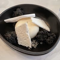 Sesame noire / yuzu  at brEAThe Restaurant | Sushi végétal à Paris in Paris