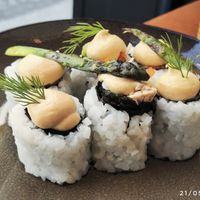 Yum at brEAThe Restaurant | Sushi végétal à Paris in Paris