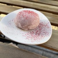 Fraise framboise mochi  at brEAThe Restaurant | Sushi végétal à Paris in Paris