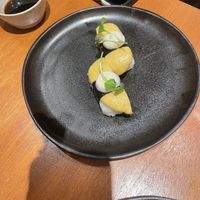   at brEAThe Restaurant | Sushi végétal à Paris in Paris