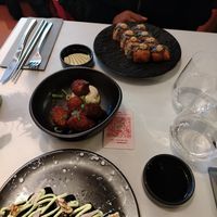 In the middle that's: Crispy Seitan at brEAThe Restaurant | Sushi végétal à Paris in Paris