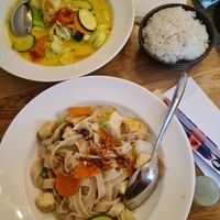 Curry und Reisbandnudeln at Nguyen's Pho House in Vienna