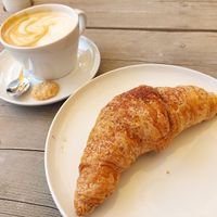oat milk cappuccino & vegan chocolate croissant (5.10) at Paradieschen in Linsengericht