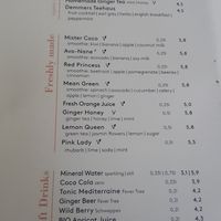 Smoothie selection at Mae Aurel in Vienna