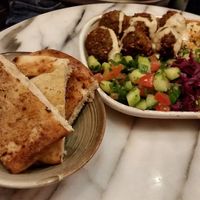 Heppy vegan plate mit Brot at Heppy Green - City in Frankfurt