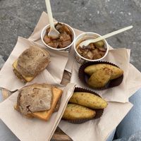 Es gab Panelle, Kroketten, Caponata, Granita und zum Schluss natürlich Arancina    at Vegan Food Tour in Cefalu