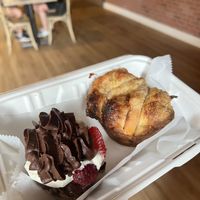 Gf/vegan cupcake and peach streusel muffin   at Maximum Zen in Clarks Summit