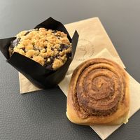 Dark chocolate + peanut butter muffin and cinnamon roll #Veganuary at Surry Hills Coffee in Mallorca