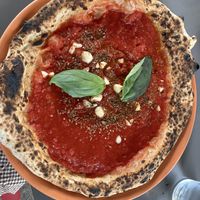 Plain red sauce pizza  at Pizzeria il Mercato in Vienna
