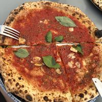 pizza marinara  at Pizzeria il Mercato in Vienna