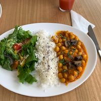 Rice with chickpeas and salad   at Nandala in Cuenca
