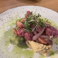 avocado humus toast (ohne ei!!)  at Café Zehnsiebzig in Vienna