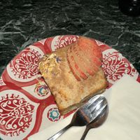 warmer Apfelkuchen  at Café Zehnsiebzig in Vienna