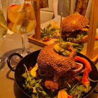 Crispy mushroom und cheeseburger at Hank & Frank in Vienna