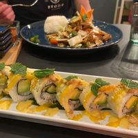Erdnuss Mango Maki und Tofu-Teriyaki  at Asian Cuisine Bowl in Vienna