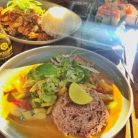 Yellow erdnuss kokos mit tofu statt fleisch at Asian Cuisine Bowl in Vienna