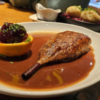 Veganes Ganserl mit Knödeln und Rotkraut at Zuckergoscherl in Vienna