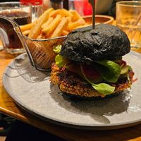 Kürbis Burger mit Pommes at Zuckergoscherl in Vienna