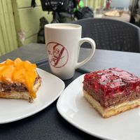 Veganer Kuchen , Bowls & Hafermilchkaffee - absolut köstlich ❤️  at Junge Die Bäckerei in Wolgast