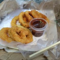Onion rings with BBQ sauce at El Veggie SV Escalón in San Salvador
