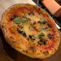 Siciliana pizza vegan. 👏🏽  #Veganuary at Lil' Italy in Vienna